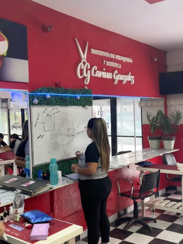 Trabajo de manicuría alumnas IPPECG 5