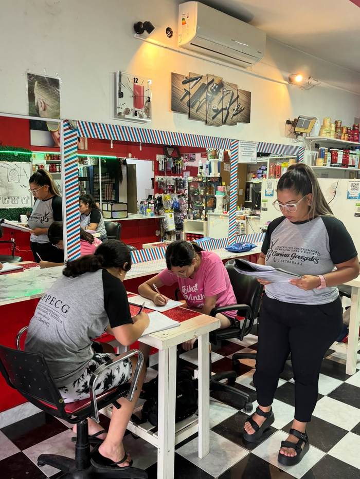 Trabajo de manicuría alumnas IPPECG 6