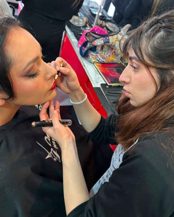 Trabajo de maquillaje de alumnas IPPECG 11