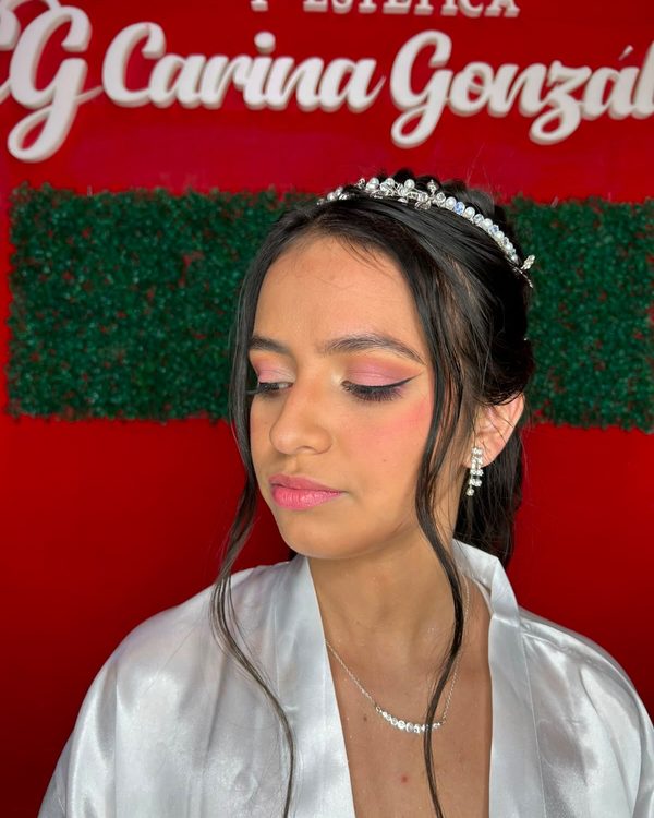 Trabajo de maquillaje de alumnas IPPECG 13