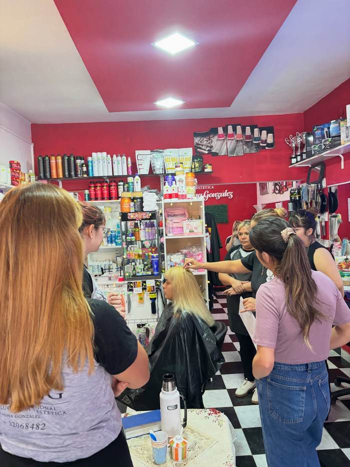 Trabajo de peluquería básica alumnas IPPECG 2
